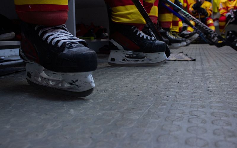 <p>An example of rubber flooring S8 in the colour grey in changing rooms, where it was laid in 2020.</p>
